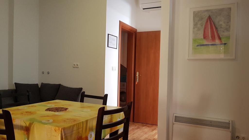 Apartments Jaksic Postira Extérieur photo