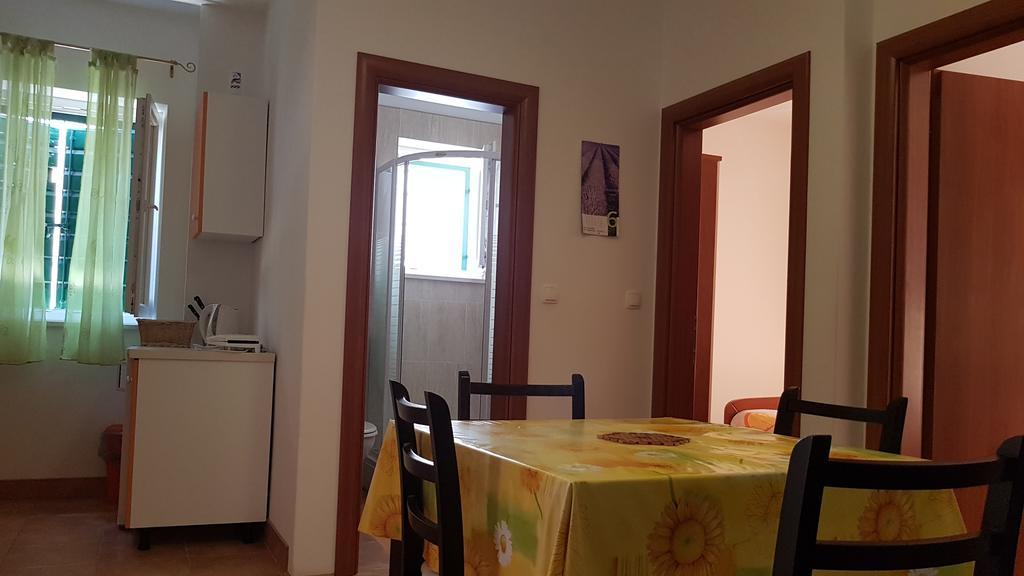 Apartments Jaksic Postira Extérieur photo