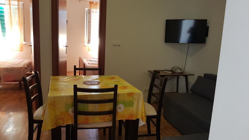 Apartments Jaksic Postira Extérieur photo