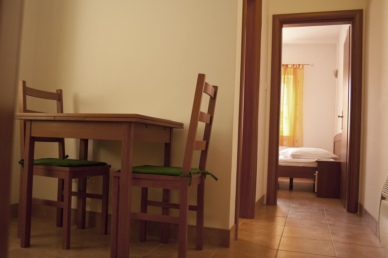 Apartments Jaksic Postira Extérieur photo