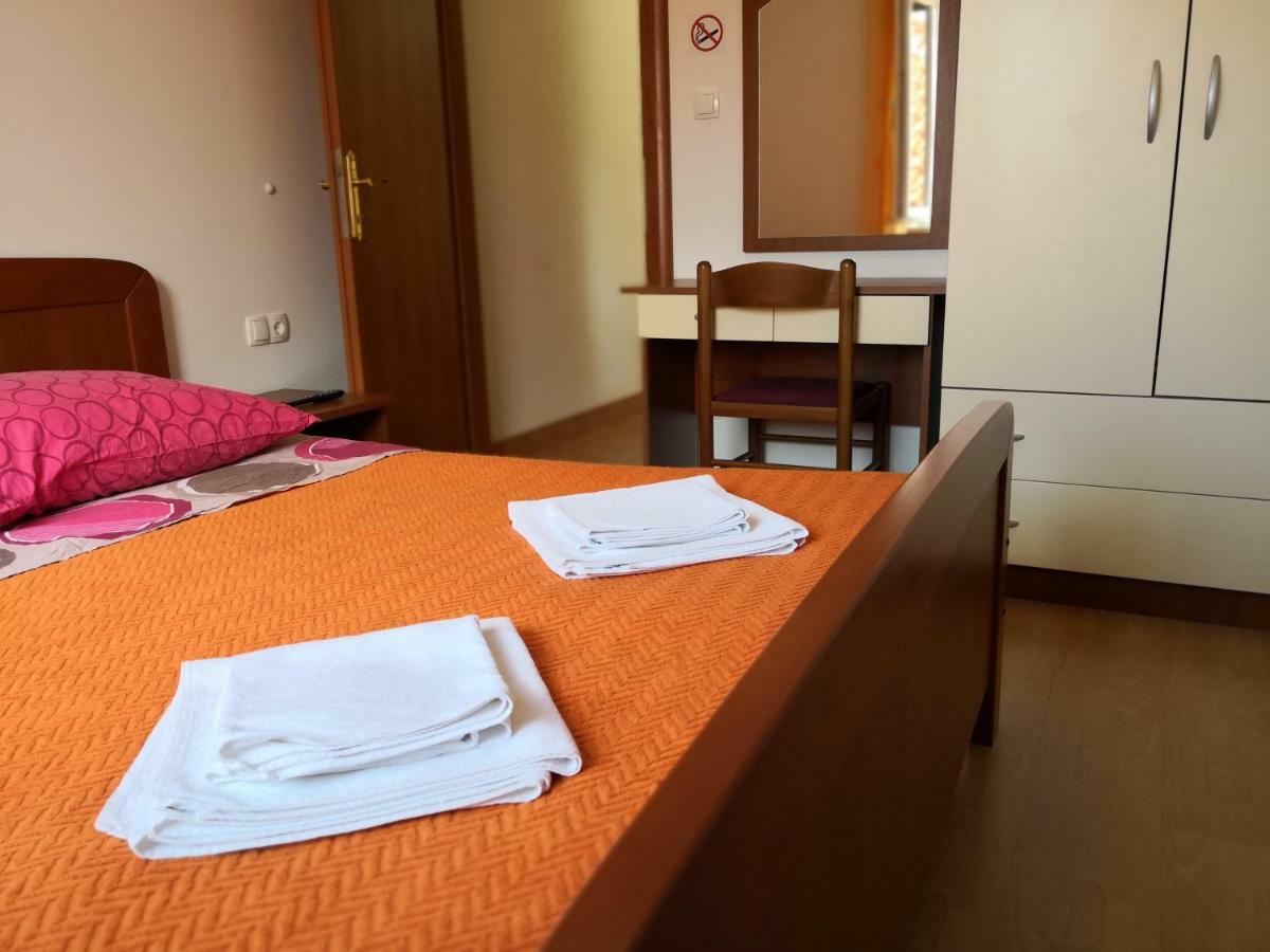 Apartments Jaksic Postira Extérieur photo