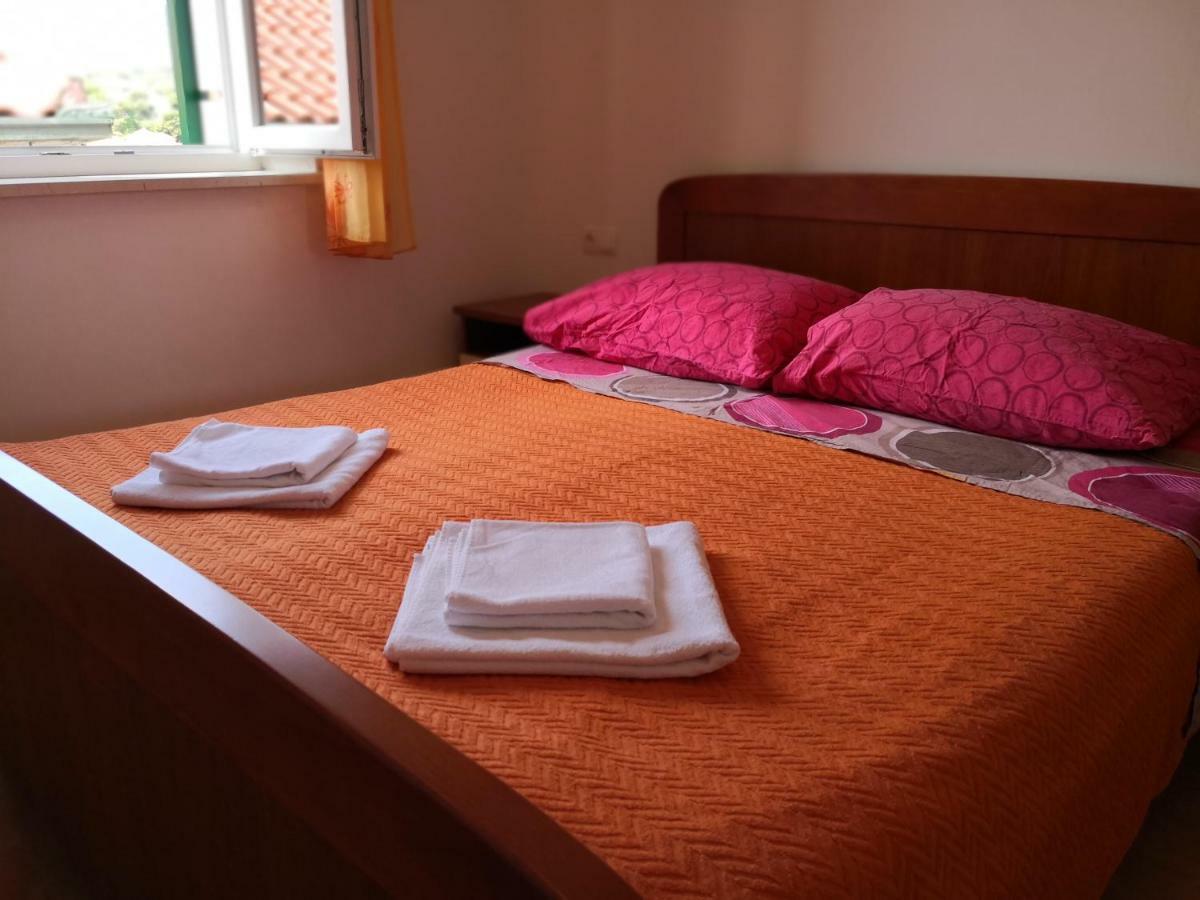 Apartments Jaksic Postira Extérieur photo