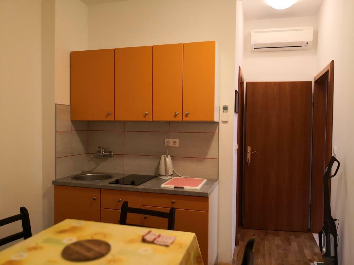 Apartments Jaksic Postira Extérieur photo