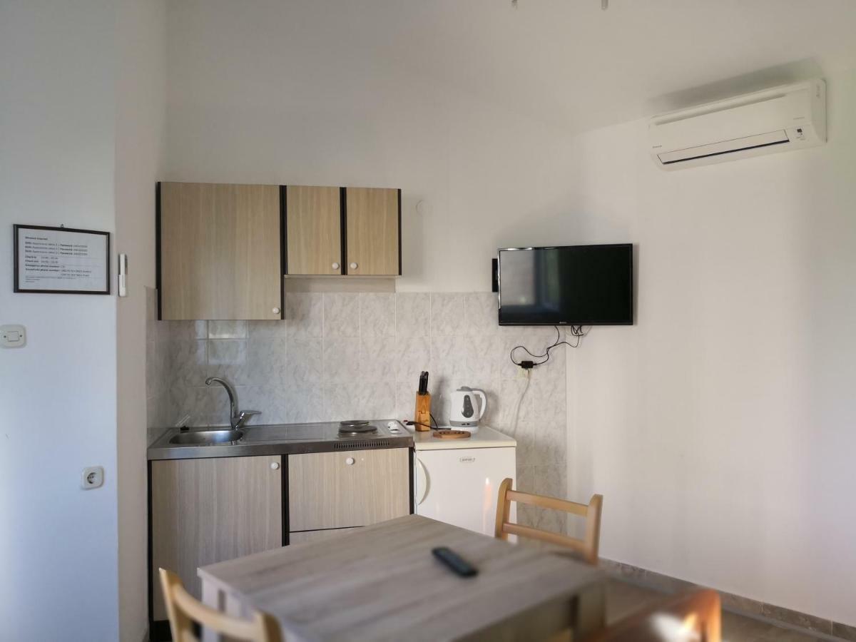 Apartments Jaksic Postira Extérieur photo