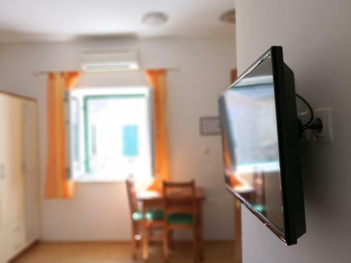 Apartments Jaksic Postira Extérieur photo