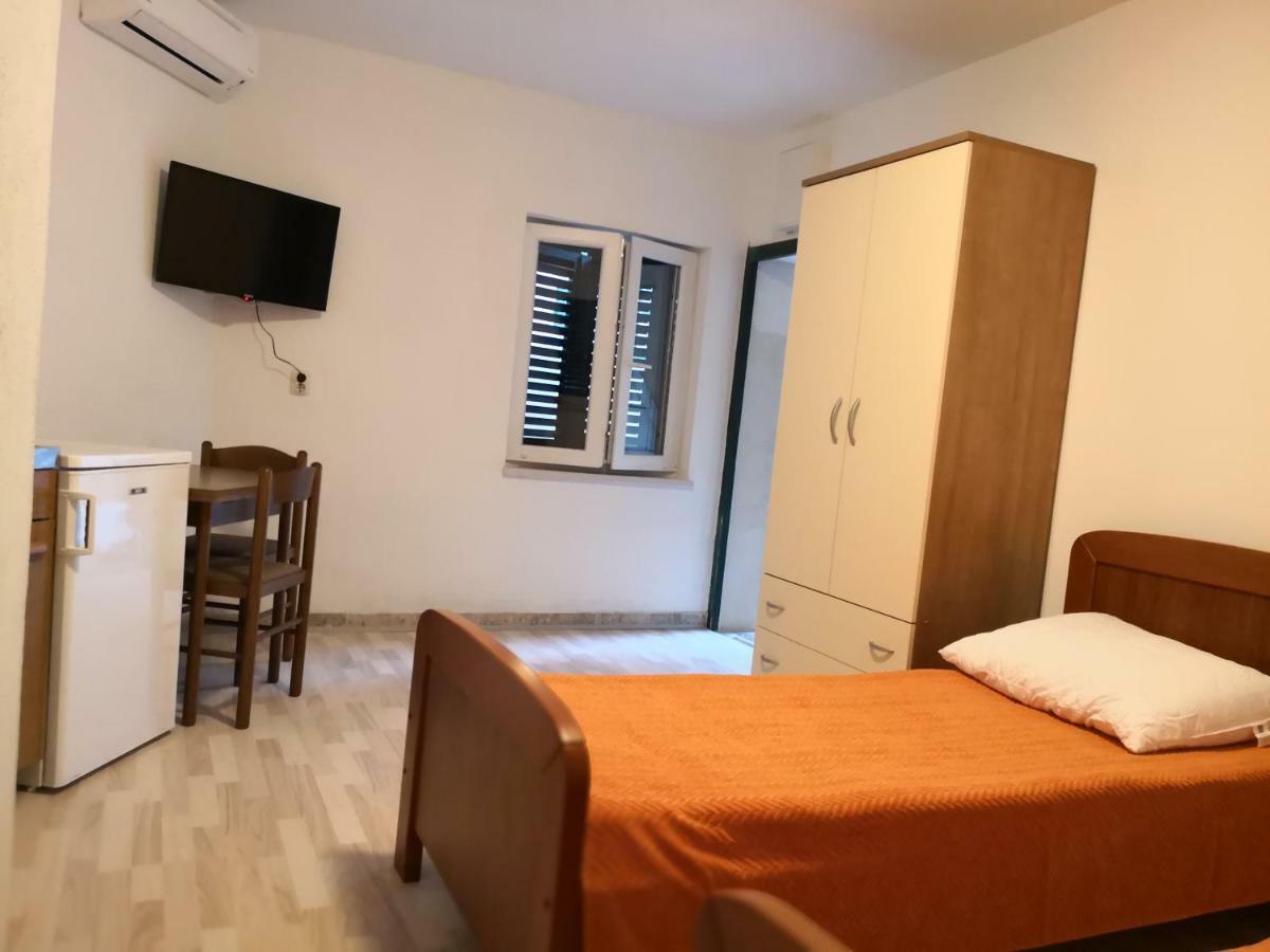 Apartments Jaksic Postira Extérieur photo