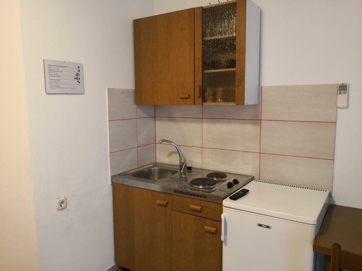 Apartments Jaksic Postira Extérieur photo
