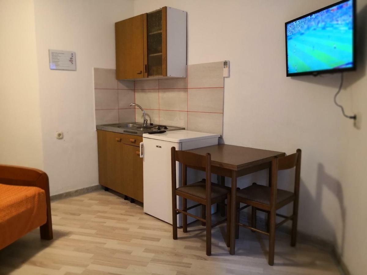 Apartments Jaksic Postira Extérieur photo