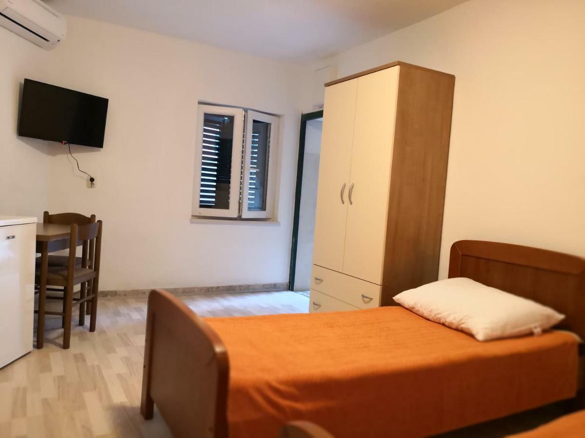 Apartments Jaksic Postira Extérieur photo