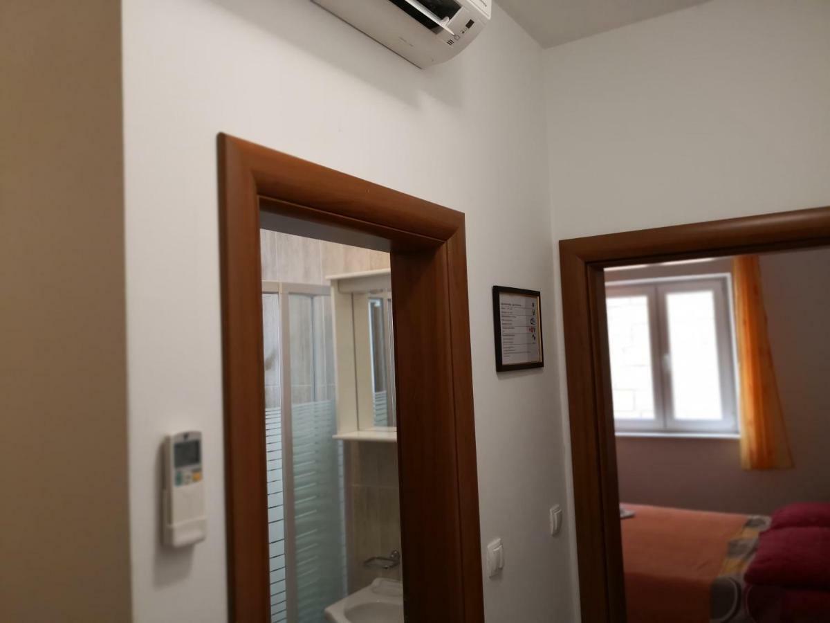 Apartments Jaksic Postira Extérieur photo