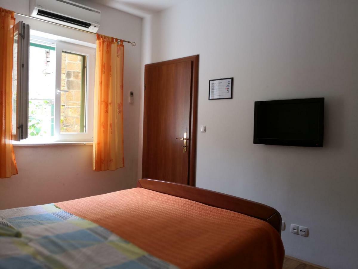 Apartments Jaksic Postira Extérieur photo