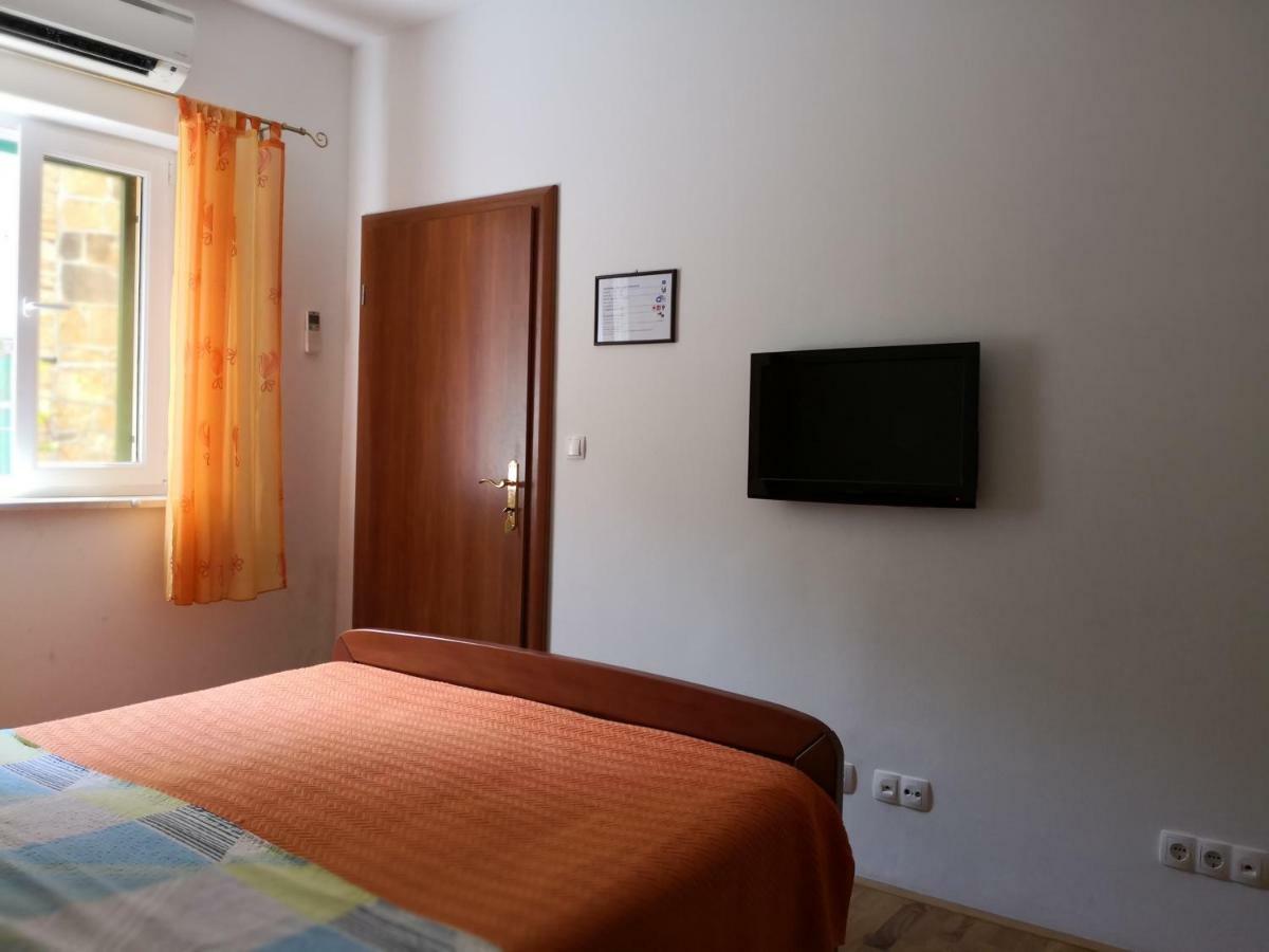 Apartments Jaksic Postira Extérieur photo